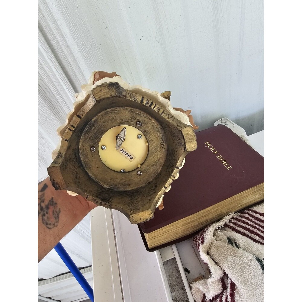 Vintage Collectable 6.5" Tall And 6" Wide Light Up Music Box Of Angels - Picture 4 of 7